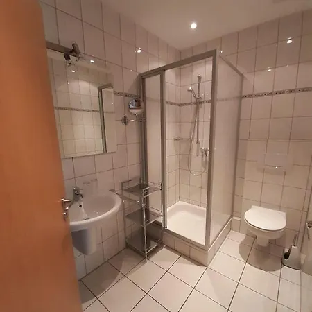 Haus-moselliebe-charmantes-fruehstuecks-zimmer-mit-balkon-und-blick-auf-die-mosel-raucherfreihaus Ediger-Eller