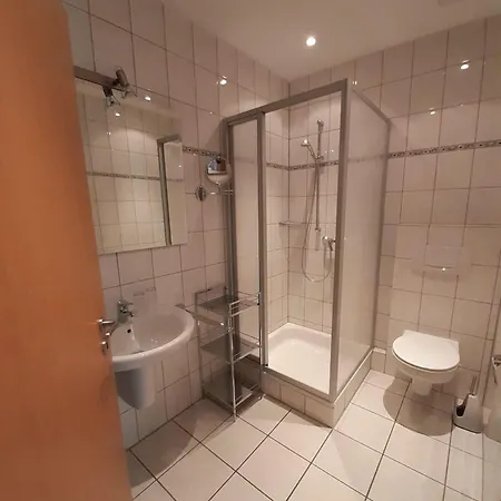 Haus-moselliebe-charmantes-fruehstuecks-zimmer-mit-balkon-und-blick-auf-die-mosel-raucherfreihaus 3*