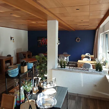 Haus-moselliebe-charmantes-fruehstuecks-zimmer-mit-balkon-und-blick-auf-die-mosel-raucherfreihaus אדיגר-אלר