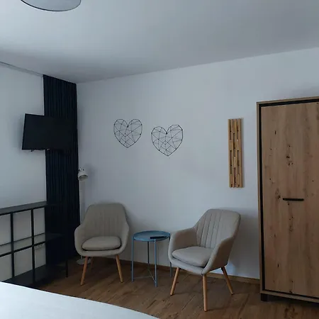 בית הארחה Haus-moselliebe-charmantes-fruehstuecks-zimmer-mit-balkon-und-blick-auf-die-mosel-raucherfreihaus
