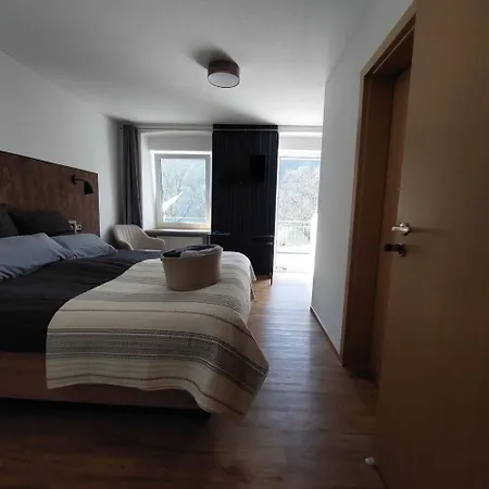 בית הארחה Haus-moselliebe-charmantes-fruehstuecks-zimmer-mit-balkon-und-blick-auf-die-mosel-raucherfreihaus אדיגר-אלר