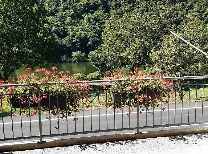 Haus-moselliebe-charmantes-fruehstuecks-zimmer-mit-balkon-und-blick-auf-die-mosel-raucherfreihaus 3* Ediger-Eller